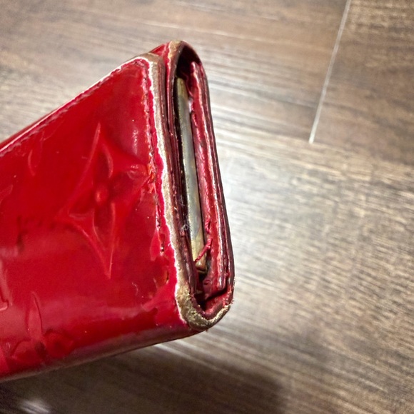 Authentic Louis Vuitton Vernis Red 4 Key Holder LV Monogram Patent Leather M4 - Picture 5 of 14